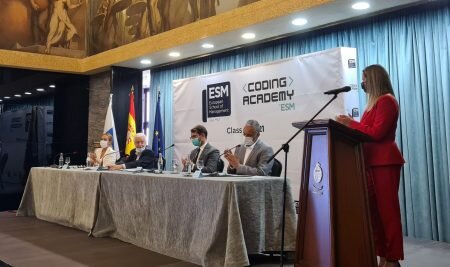 ESM Tenerife graduación ESM Tenerife celebra el acto de Graduación 2021 con la imposición de becas a más de 50 estudiantes